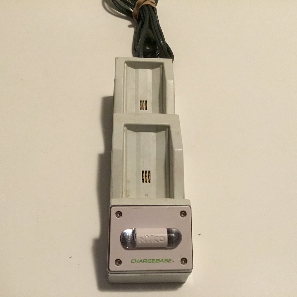 2 Nyko Charge Bases For Xbox 360 White Charging 86070-A50